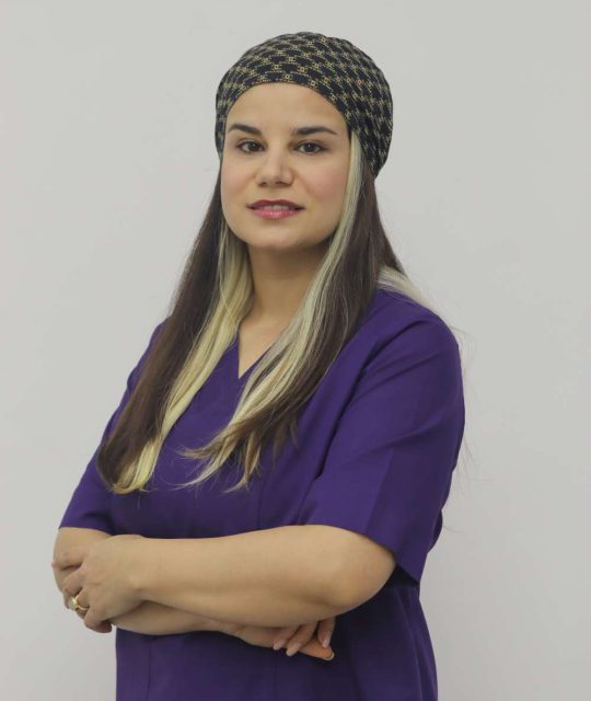 دکتر هانیه راز دندانپزشک شیراز